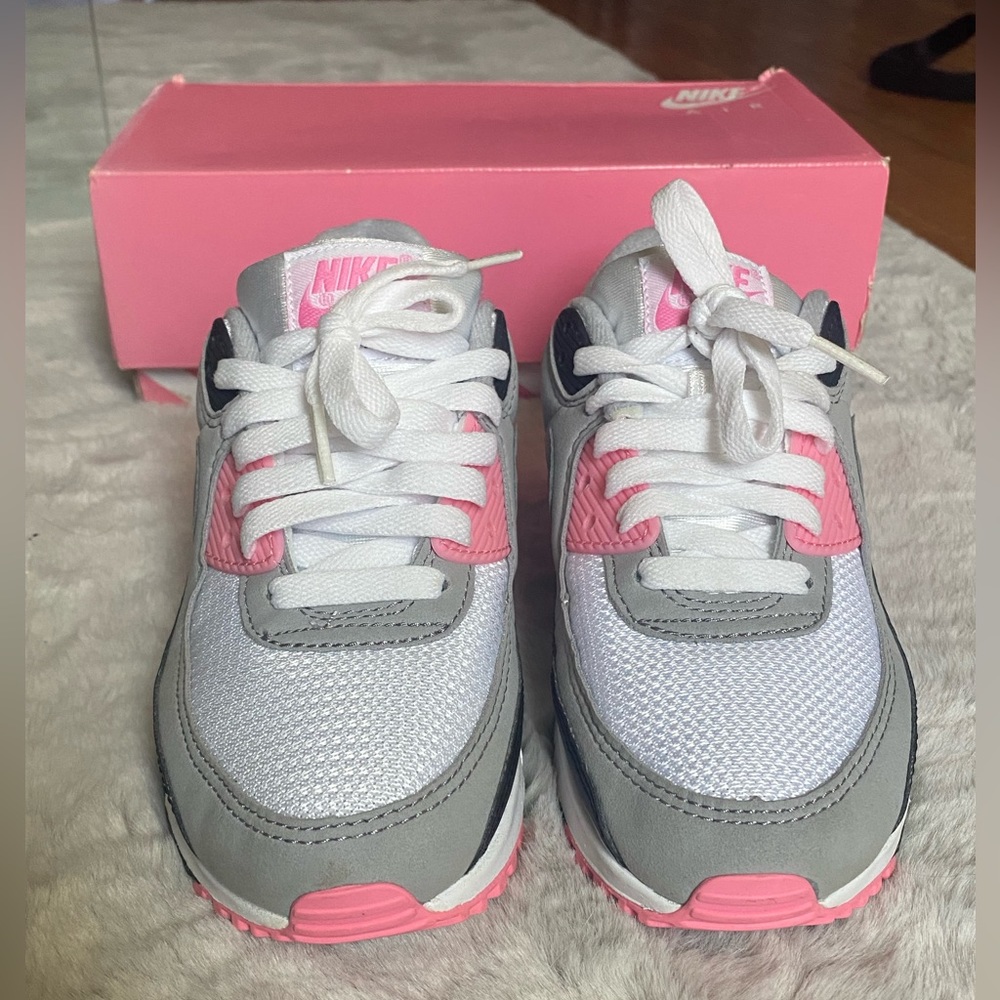Size 6W- Air Max 90